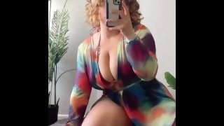 Thick Pawg Sneaks Bikini Video in Dressing Room