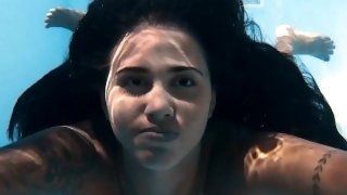 Venezuelan juicy teen showing big tits underwater