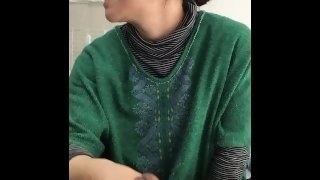 Shaved mature woman who keeps handjob without noticing ejaculation　パイパン　熟女　手コキ