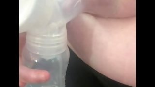Milf pumps milky tits