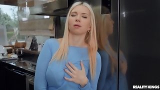Blondie Roxy Risingstar heart-stopping sex scene