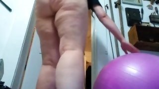 Phat ass cam girl checks camera angle before private show twerk session booty clapping