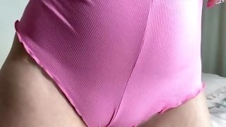 My bf will be happy with my new house shorts. Cameltoe and shaking big ass !