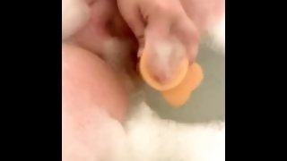 Teen Masturbates in Bubble Bath