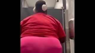 Ebony Trans Woman shakes big fat ass