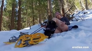 German Blonde skiing with anal butt plug - Heiïer Squirt mit Analplug abseits der Ski-Piste - Masturbation outdoors