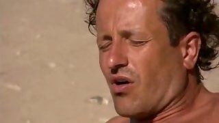 Ретро порно : Пляжный сезон 70