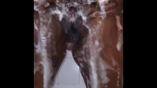 Big ASS Ebony BBW twerking and ASS SPREADING in the shower! 😲🤤