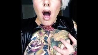 Tattooed Blonde with Big Round Ass Unzips to Play and Cum