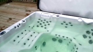 Wet Hot Fun: FUCKING IN HOT TUB !!!