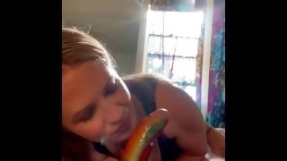 MoM Eats Big Cock 🥵- I Wrapped A Fruit Roll Up On His Yummy Cock And Sucked It Off 💦💦😜