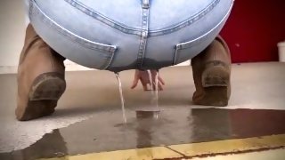 HOW I PEE MY JEANS IN PUBLIC ???? YOU SEE NOW !