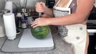 BIG TITS LATINA WAS JUST TRYING TO CUT SOME WATERMELONS