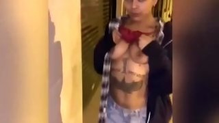 TEEN BRUNETTE FLASHING AT OUTSIDE AND GOT CAUGHT
