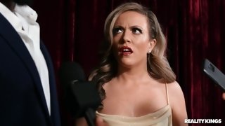 MILF Carmen Valentina heart-stopping porn scene